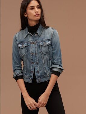 Aritzia Talula Cropped Denim Jacket Light Wash XS Minimal Chic